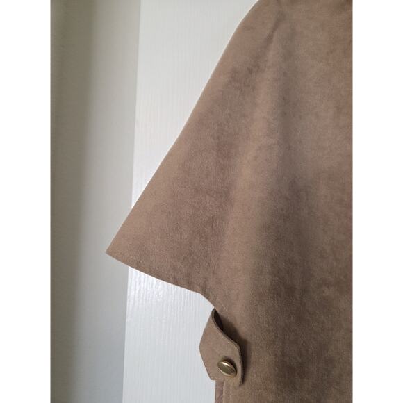 MJ Seattle Tan Faux Suede Vintage Clasp Closure Open Side 70s Top, Size Medium - Picture 8 of 12